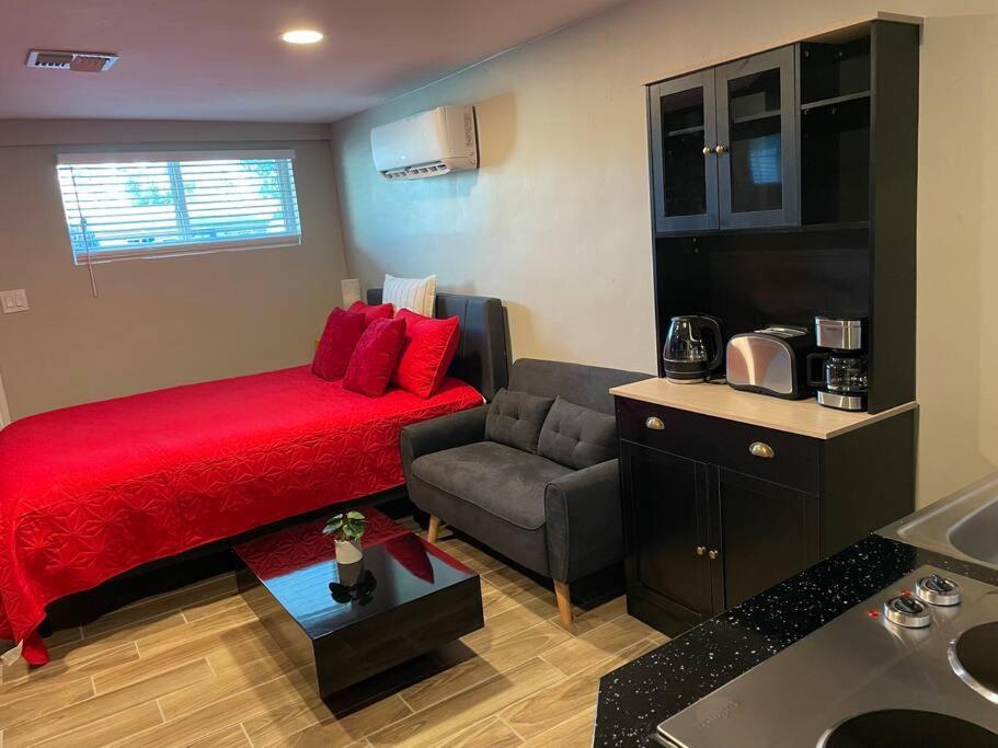 New Midtown Modern Studio With Backyard 凤凰城 外观 照片