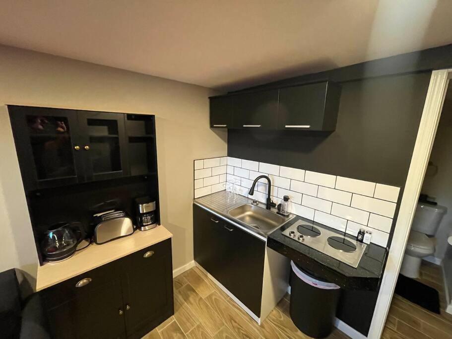 New Midtown Modern Studio With Backyard 凤凰城 外观 照片